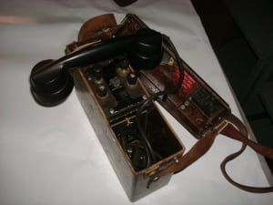 Telefone usado pelo exército americano carcaça de baquelite fabricação ericsson - decada de 60